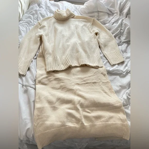 Cream turtleneck sweater - Picture 4 of 4